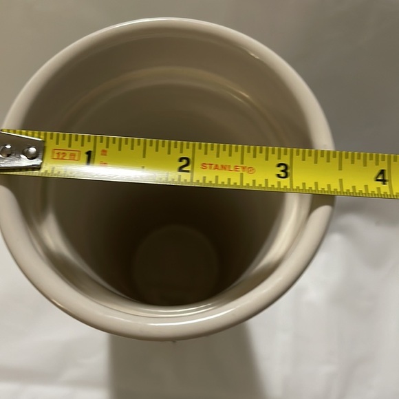 Rae Dunn ceramic coffee/ tea ceramic travel mug with “Mornin’” on front - Picture 7 of 7